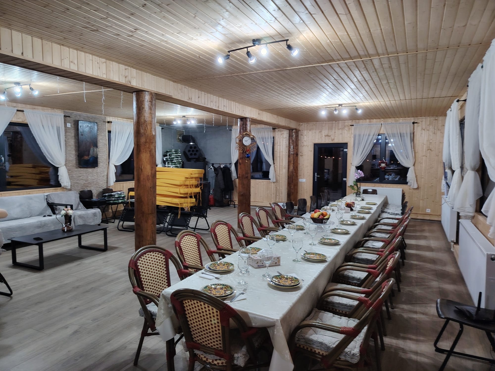 Masă pregătită pentru eveniment special